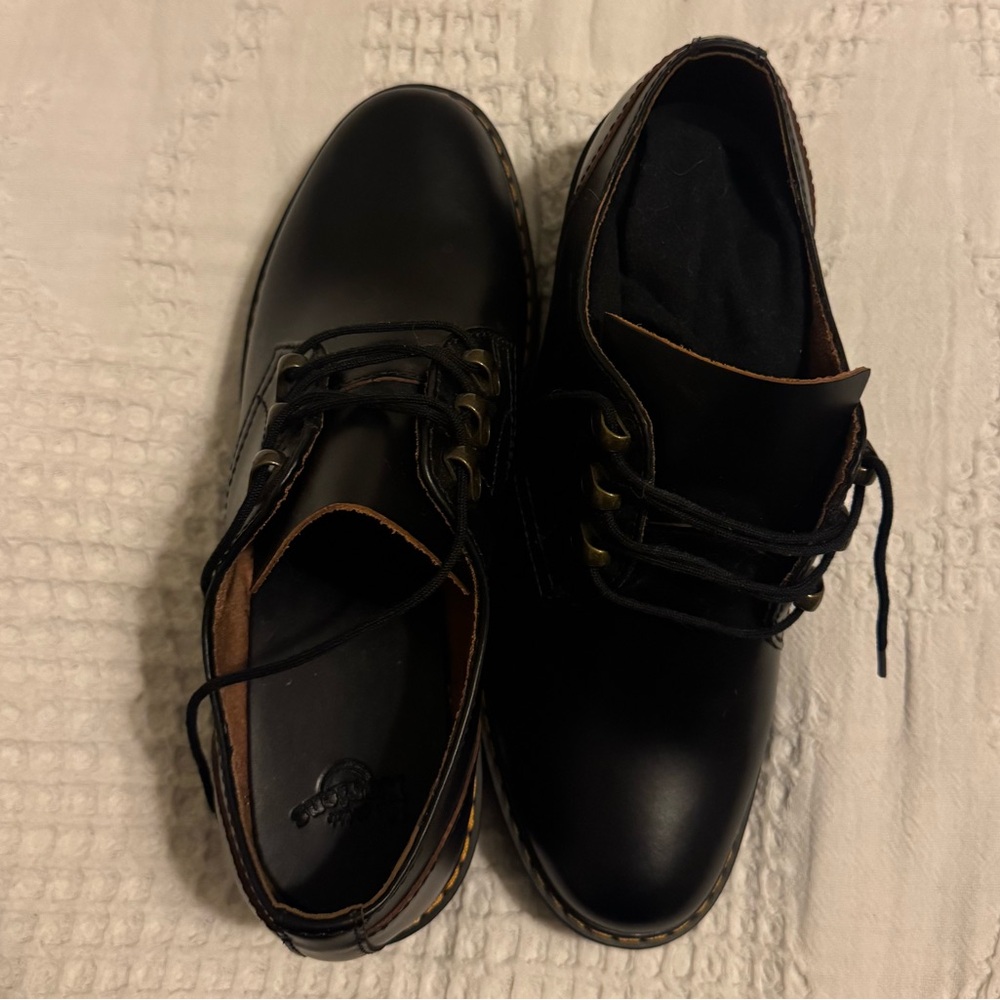Leona Lo Vintage Smooth Leather Heeled Shoes in Black